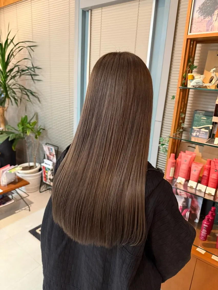 ロング カラー ブリーチ グレージュ yuika BRICK 今治のヘアスタイル