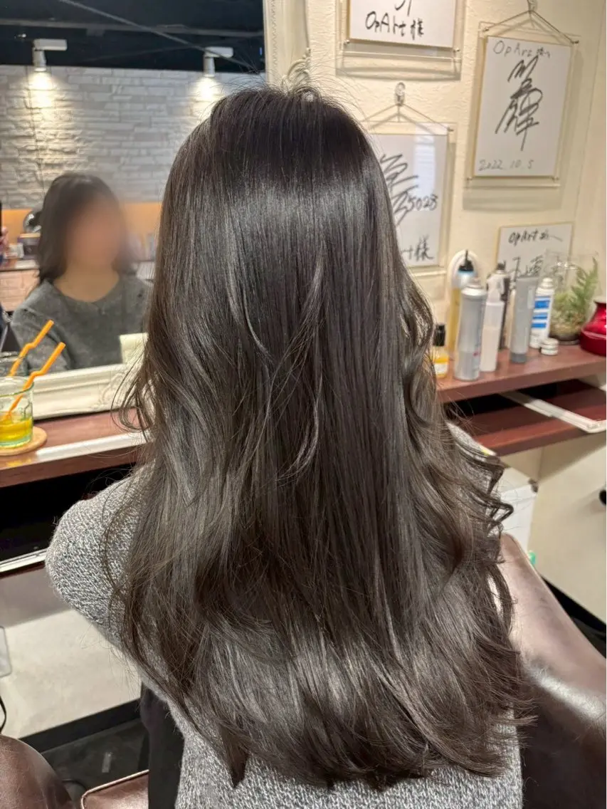ロング カラー 透明感カラー グレージュ ヘアカラー 藤島 凜櫻のヘアスタイル