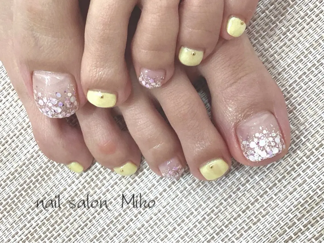 ショート イエローカラー nail salon Mikoのネイルデザイン