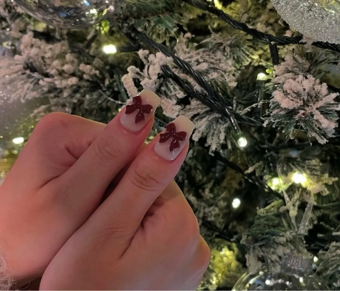 ネイル グラデーション キラキラネイル ワンカラーネイル 冬ネイル Jenn Nail Salonのネイルデザイン