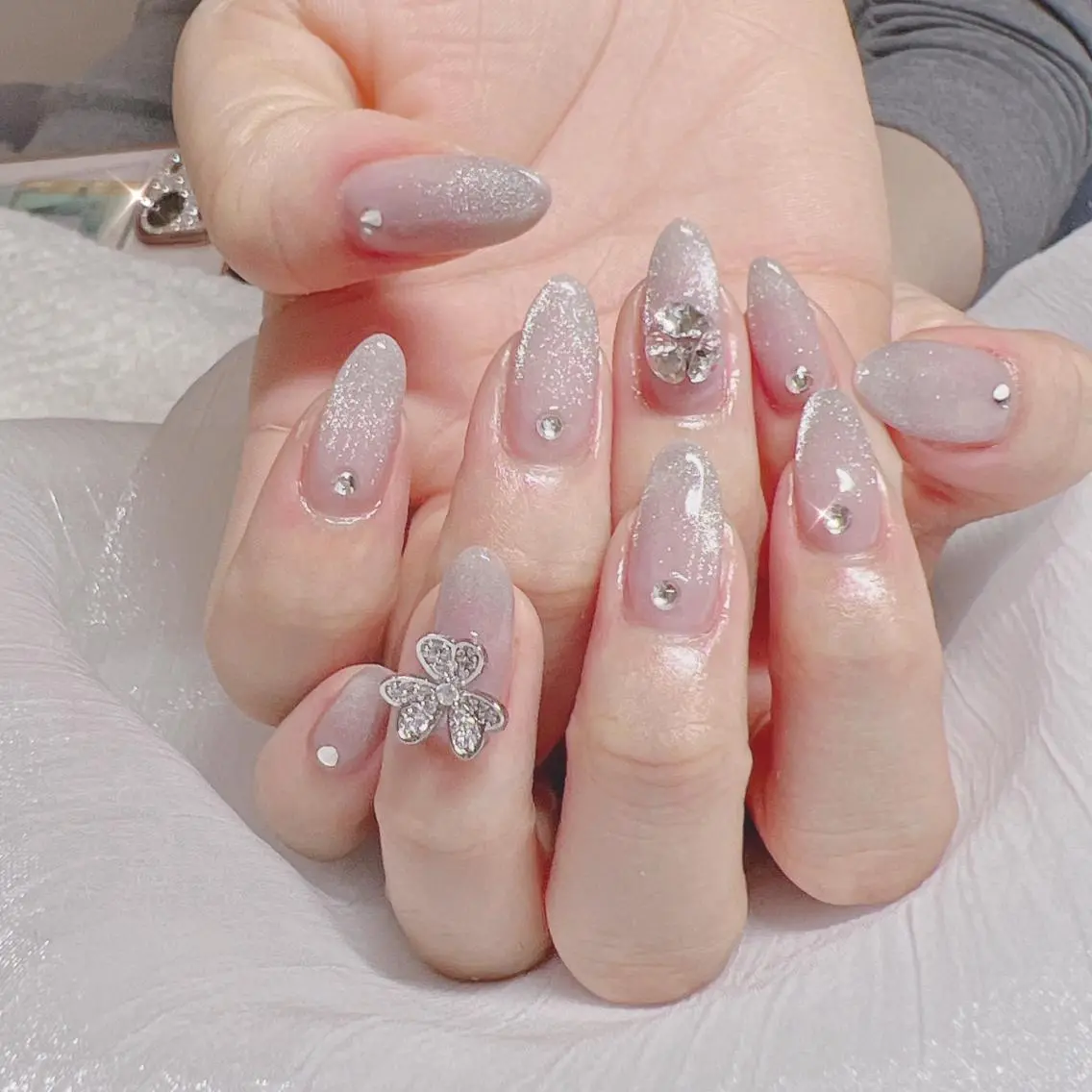 ネイル オーロラネイル フットネイル フレンチネイル ジェルネイル 韓国ネイル ハンドネイル ハンドケア 【ENサロン】 Rei🎀Nailのネイルデザイン