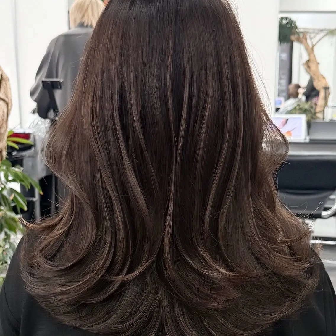 セミロング カラー ヘアアレンジ 内大久保 列夏のヘアスタイル