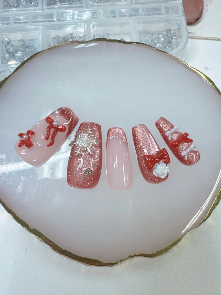 ネイル ジェルネイル キラキラネイル ロングネイル マグネットネイル ワンカラーネイル ハンドネイル Queeens nailのネイルデザイン
