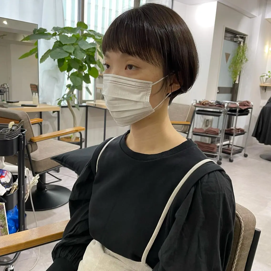 ショート カラー ショートボブ ブルーカラー ブルーグレー ブルーグレージュ グレージュ メンズカット メンズパーマのヘアスタイル