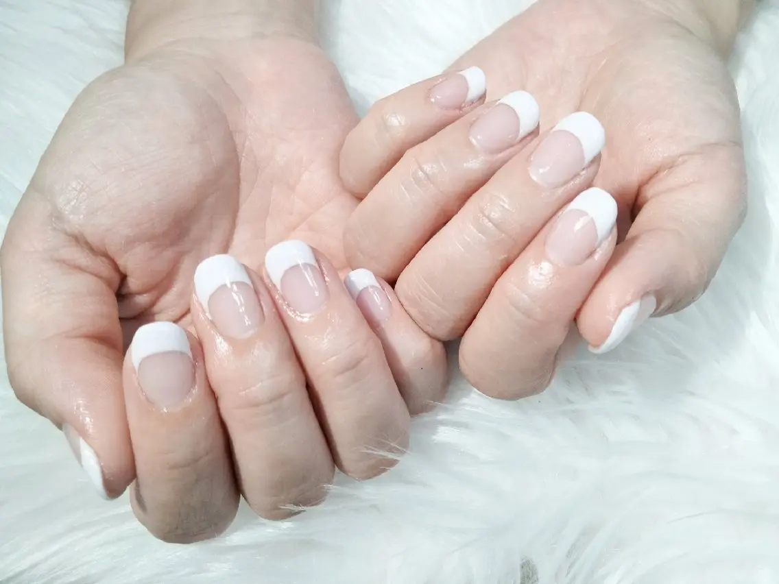 ネイル フレンチネイル ハンドネイル Beaubie nailサロンのネイルデザイン