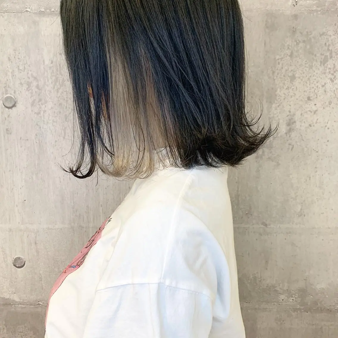ミディアム カラー ベージュカラー インナーカラー ホワイトベージュ ハイトーン/ショート 村上淳乃🐥のヘアスタイル