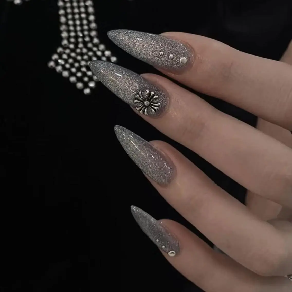 ネイル ネイルチップ バレンタイン ワンホンネイル ハンドネイル 🎀 NaNa_nailのネイルデザイン