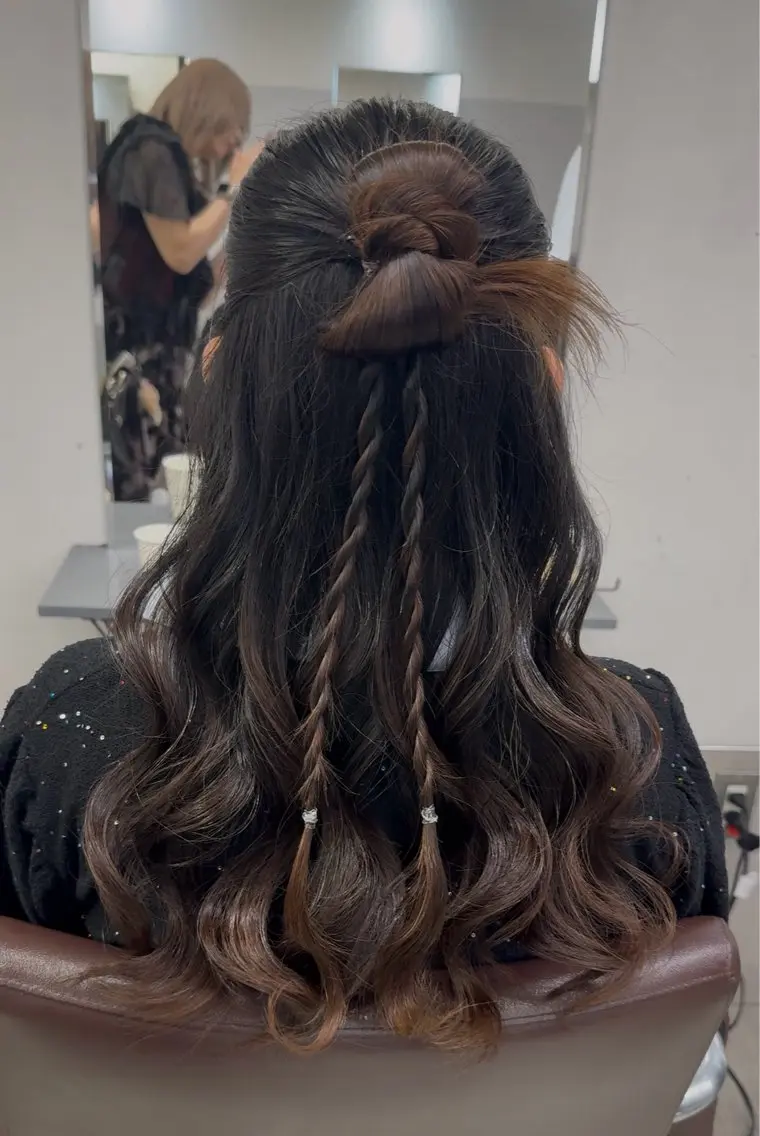 ロング ヘアアレンジ 透明感/オリーブ ハイトーン×レイヤーのヘアスタイル
