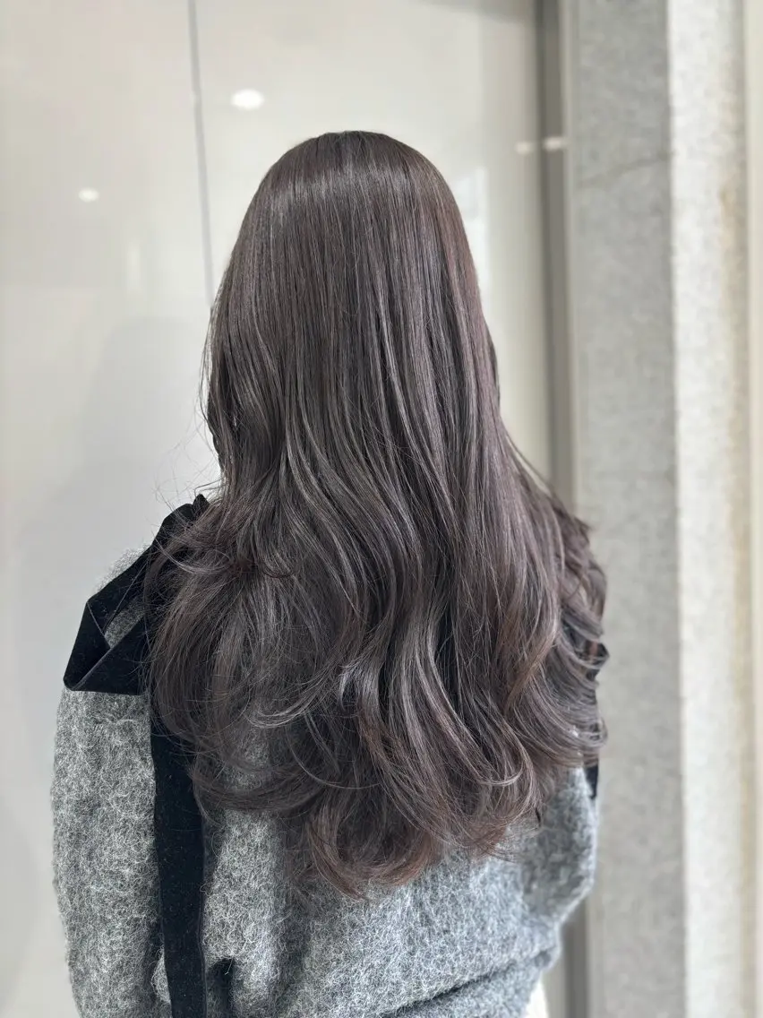 ロング カラー ヘアカラー トリートメント ヘッドスパ ヘアセット 流行りの透明感カラー ×縮毛矯正🤍ユウのヘアスタイル