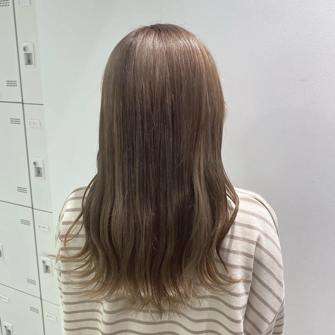 セミロング カラー エフェクトブリーチ 🌟前澤啓太朗のヘアスタイル
