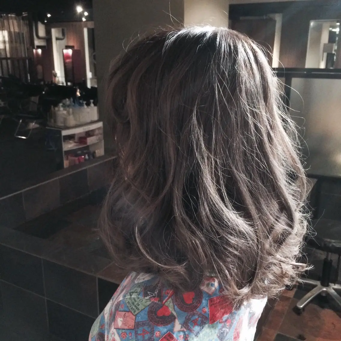 ミディアム ハイライト Eliss 堀江のヘアスタイル