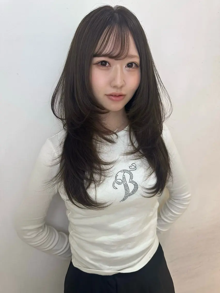 ロング ヘアカラー 'axis hinaのヘアスタイル