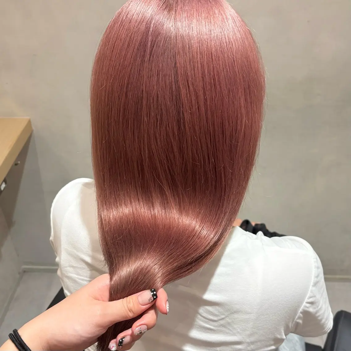 ロング カラー ベージュカラー ピンクカラー ピンクベージュ 加藤 麻夢のヘアスタイル