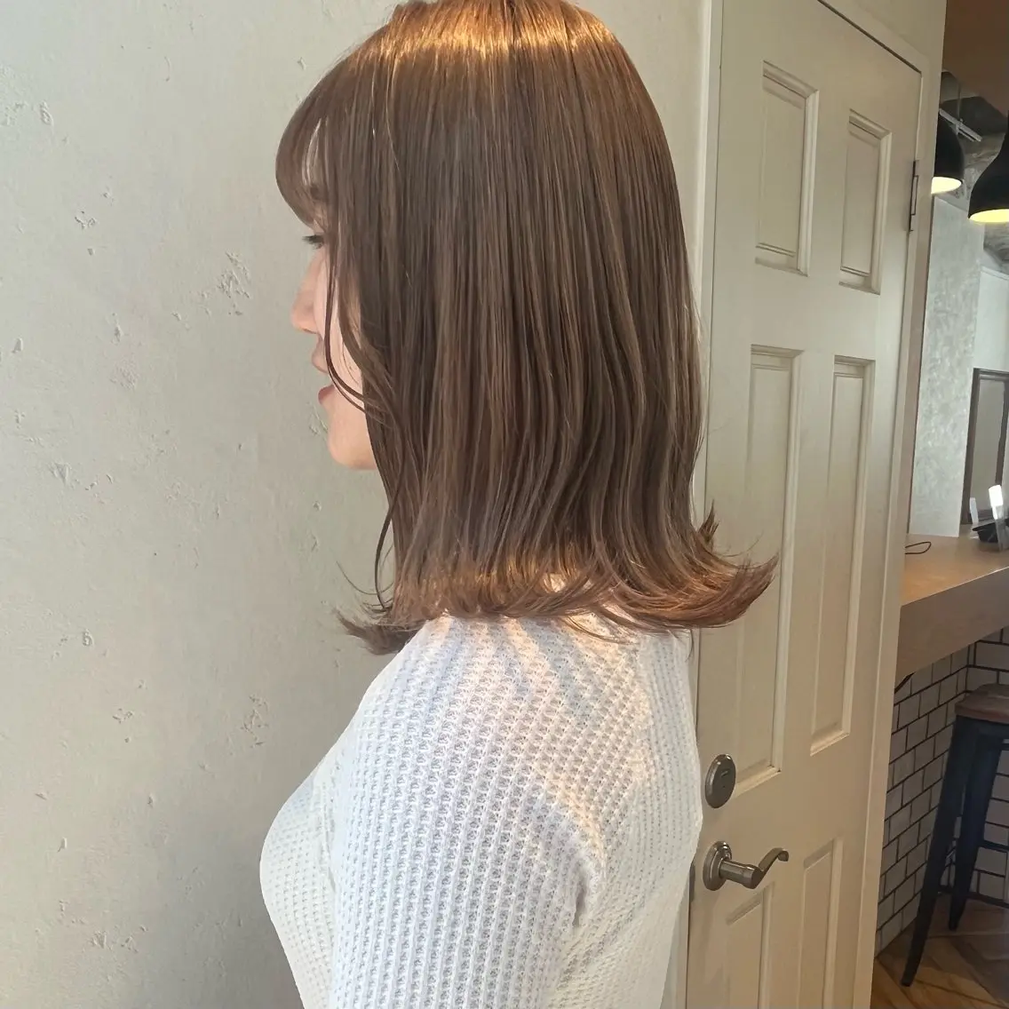ミディアム カラー ブリーチ グレージュ ミルクティーグレージュ 小林 萌生のヘアスタイル