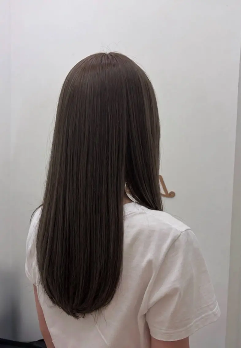 カラー アッシュ ベージュカラー 透明感カラー ヘアカラー 川口 琴音のヘアスタイル
