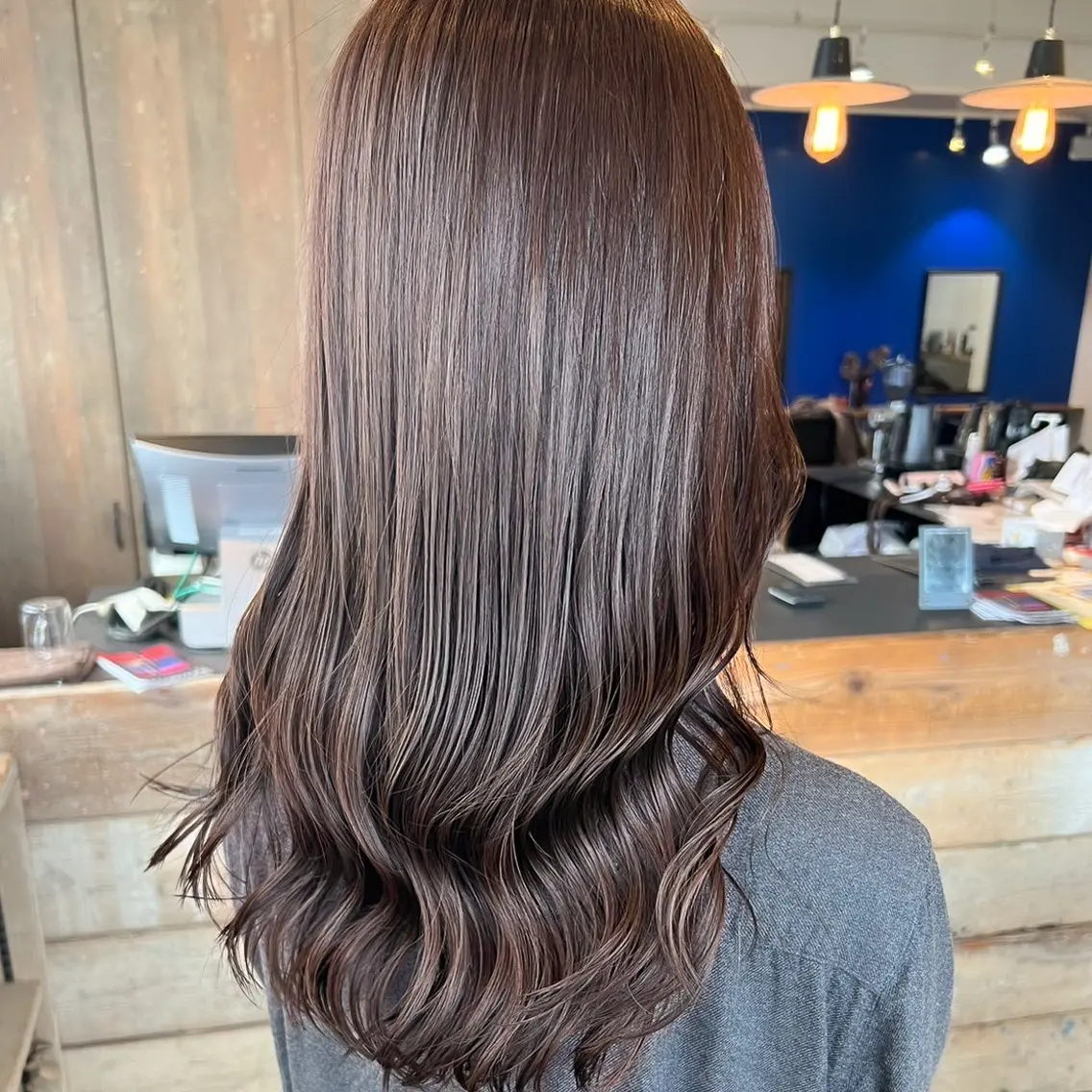 セミロング カラー ブラウンカラー チョコレートブラウン カット ヘアカラー トリートメント 岸下 理緒のヘアスタイル