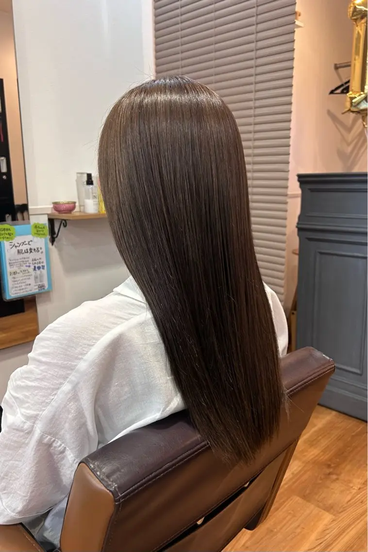 ロング カラー グレージュ 原田 歩実のヘアスタイル