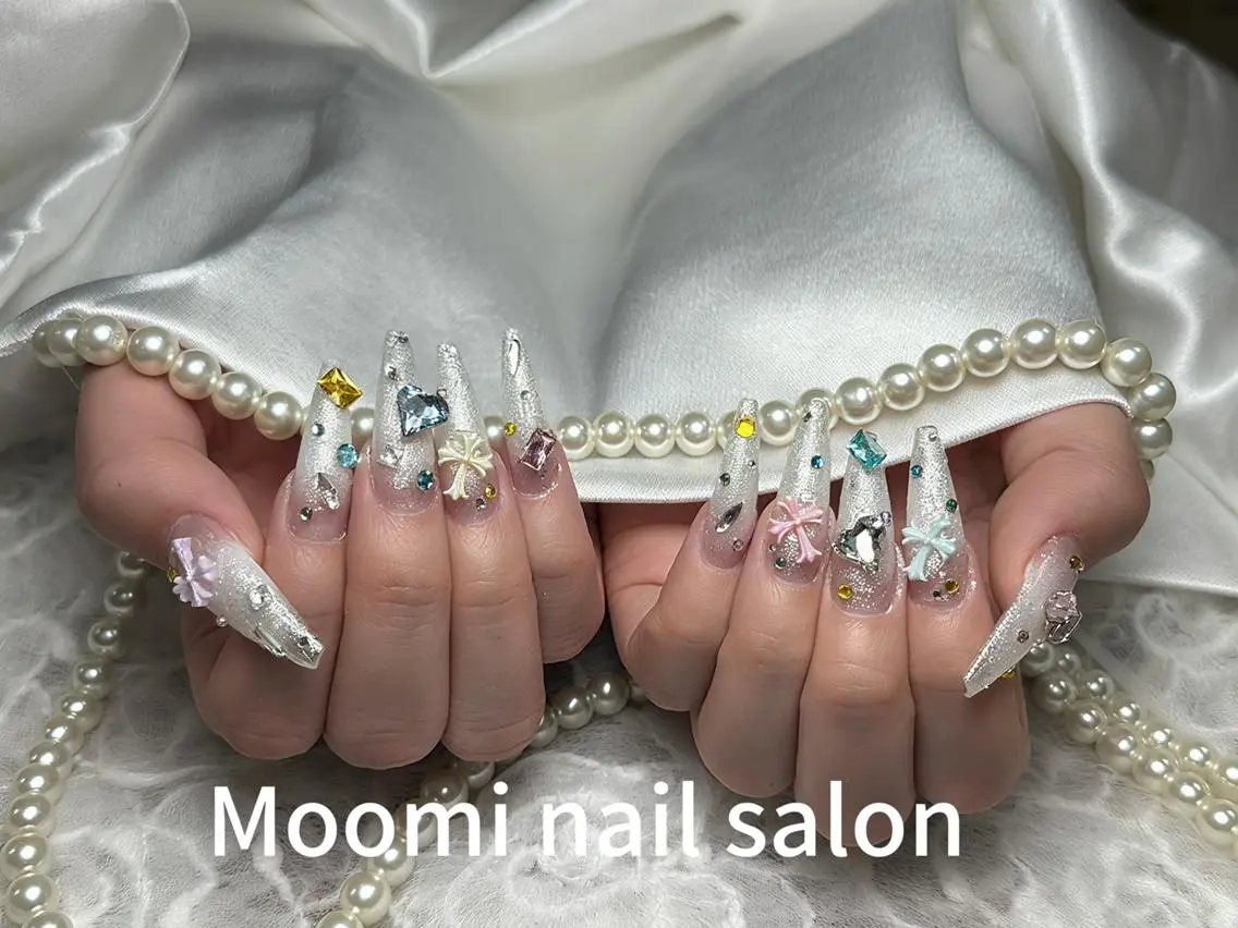 セミロング ハンドネイル Moomi nail salonのネイルデザイン