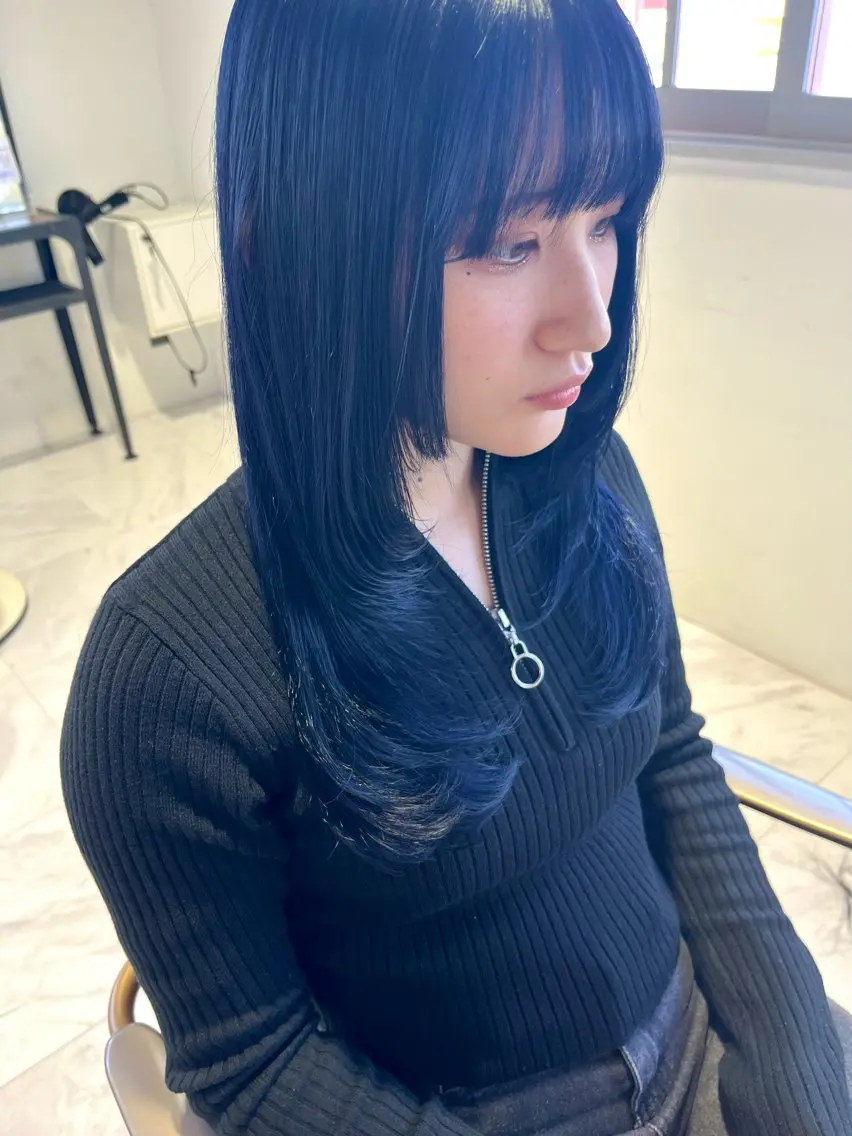 ロング カラー 黒髪 ブルーカラー ブルーブラック 顔まわりレイヤー 顔周りカット カット ヘアカラー 小谷野 真優のヘアスタイル