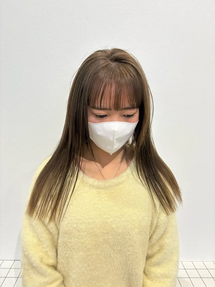 ロング カラー ヘアアレンジ メンズ メンズブリーチ ベージュカラー ブリーチ オリーブベージュ 坂本 エマのヘアスタイル