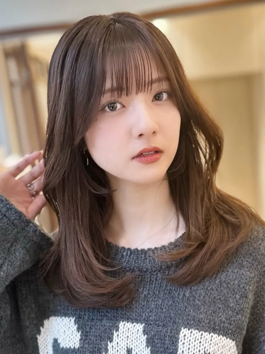 セミロング サイドバング 小顔カット カット 大人レイヤー×艶髪 小久保　春暁のヘアスタイル