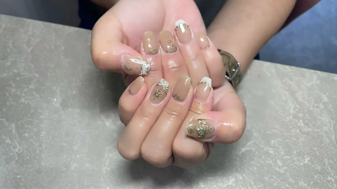 ネイル LAVISH 大和店 emi･:*+のネイルデザイン