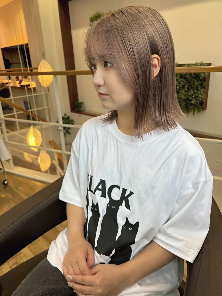 ミディアム カラー 切りっぱなしボブ グレージュ ボブ カット ヘアカラー トリートメント レイヤーカット /髪質改善/千葉怜寿のヘアスタイル