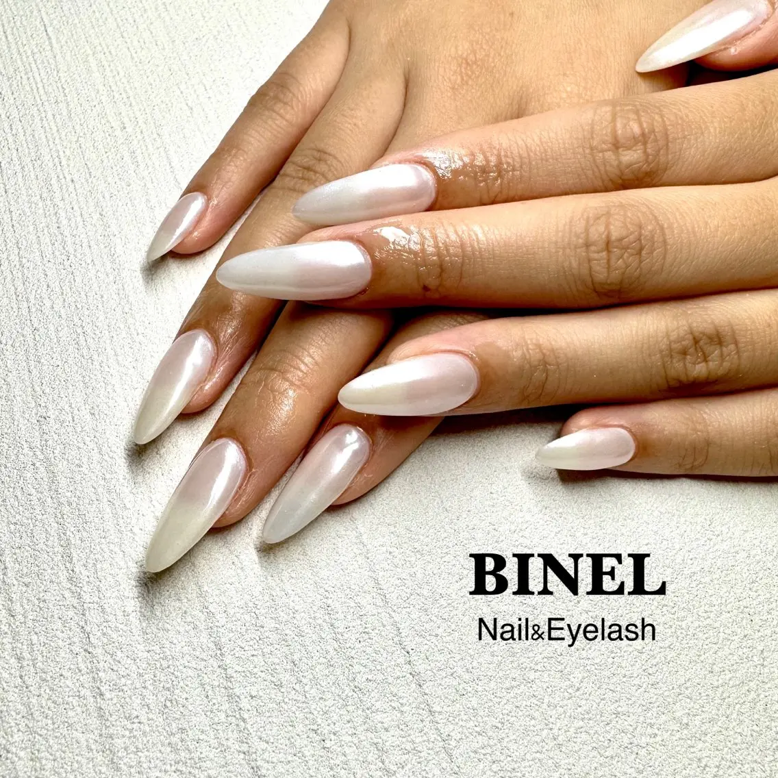 ネイル シンプルネイル ホワイト ハンドネイル BINEL REINAのネイルデザイン