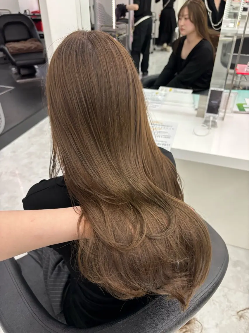 ロング カラー 抜け感レイヤー︴ ニュアンスカラーのヘアスタイル