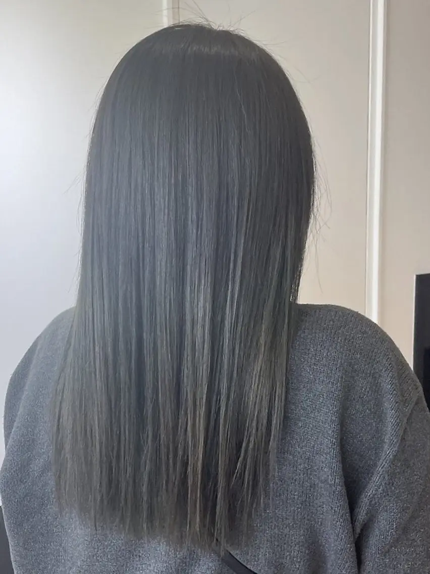 カラー 江坂 misaki のヘアスタイル