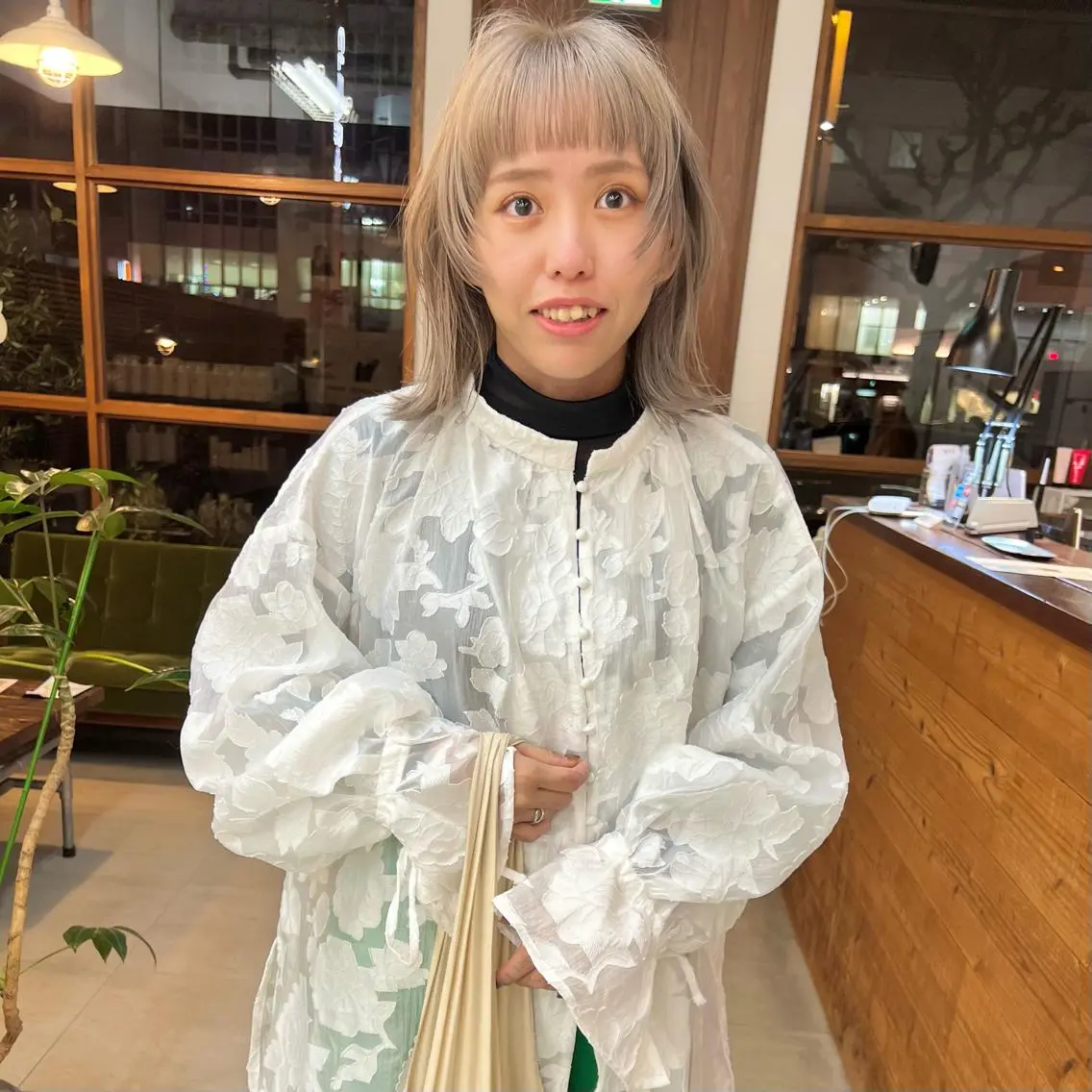 ミディアム カラー ベージュカラー 黒髪 ブリーチ ケアブリーチ デザインカラー クロスパーマ× 透明感カラー✂︎のヘアスタイル