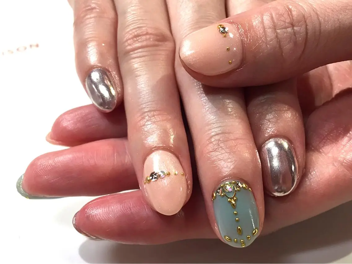 ネイル アルテミス 根本のネイルデザイン