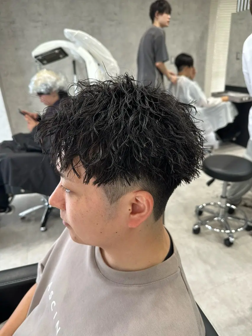 ショート パーマ メンズ アップバング カット ユウ🪄 パーマ指名No1のヘアスタイル