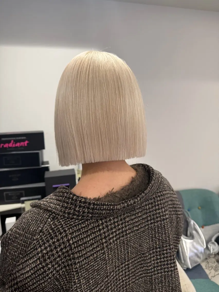 ショート カラー ブリーチ カット ヘアカラー トリートメント ハイトーンカラー／ ボブ/KOBAのヘアスタイル