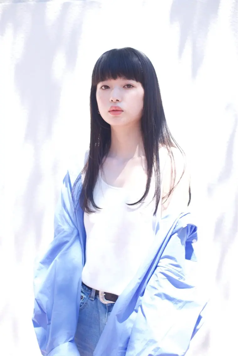 セミロング コバヤシ リョウのヘアスタイル