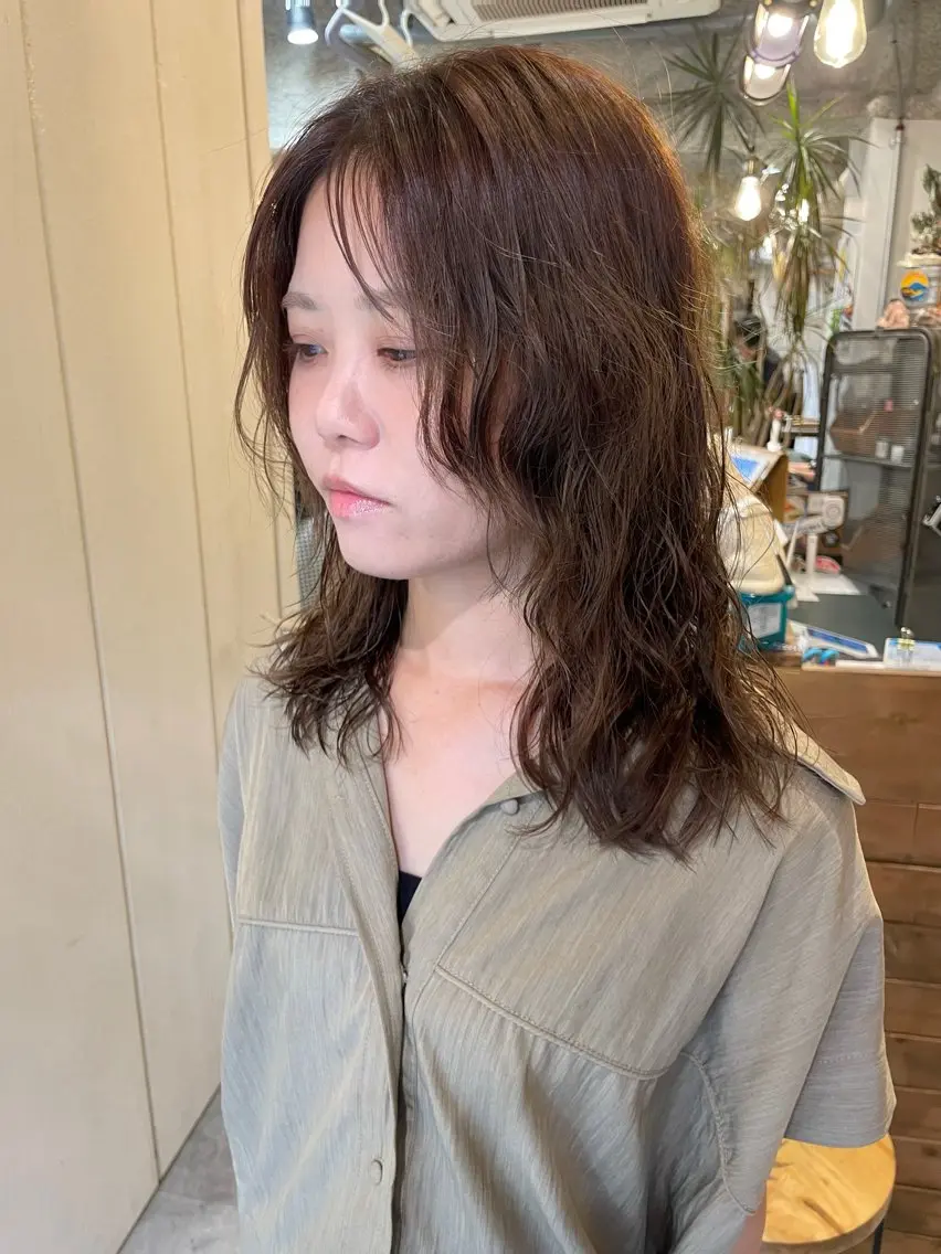 ミディアム カット ヘアカラー 透明感カラー 🦋AYAのヘアスタイル