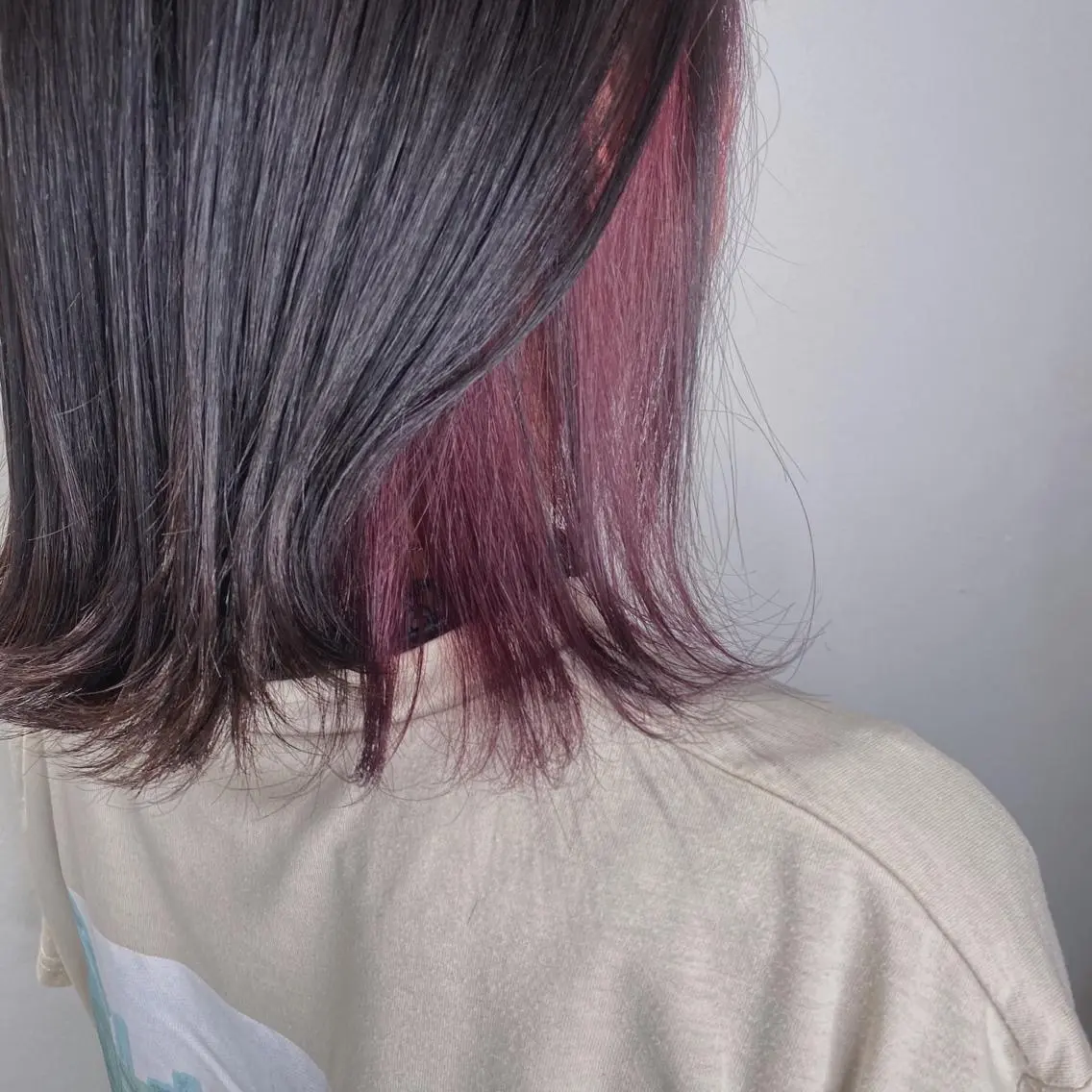 ミディアム カラー インナーカラー ピンクカラー バイオレットカラー 暖色カラー🍊 せきゆうかのヘアスタイル