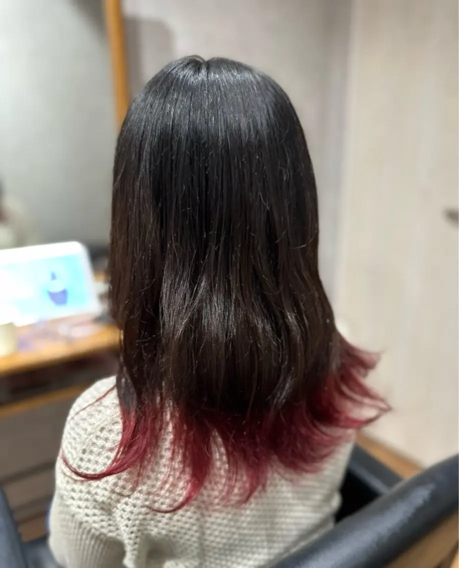 セミロング ヘアカラー ✂️秋葉原 🤍YURI🤍のヘアスタイル