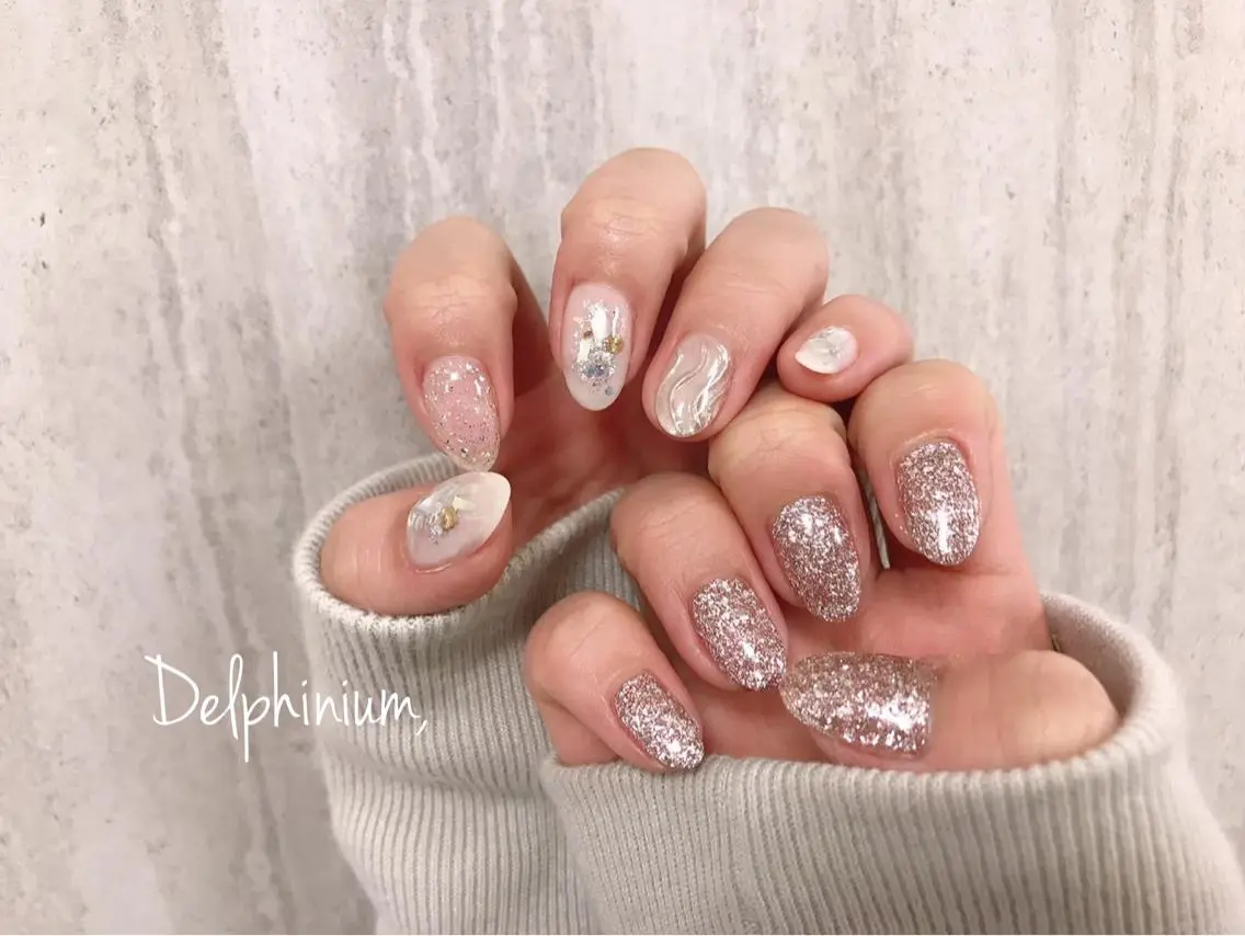 ネイル キラキラネイル ニュアンスネイル ハンドネイル 岡本 友恵のネイルデザイン