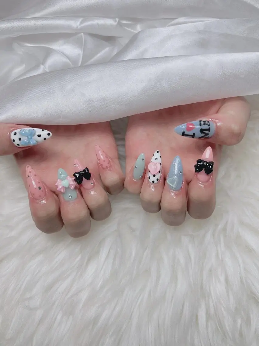 ネイル ブルー フラワーネイル レース 水色 マグネットネイル ハンドネイル Hana Rose Nailのネイルデザイン