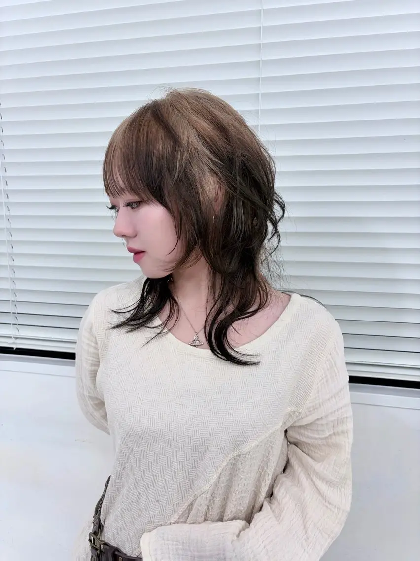 ロング カラー カット ヘアカラー 個性派ウルフ ／ハッシュカットのヘアスタイル