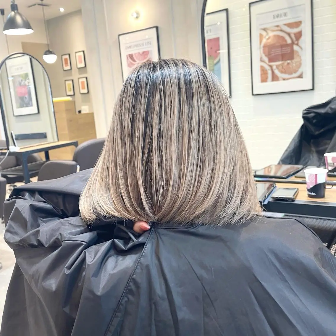 ショート カラー ヘアアレンジ バレイヤージュ デザインカラー ハイライトカラー 外国人風カラー ハイライト カット ヘアカラー トリートメント アンドウ ユウ/ レイヤーカット/韓国のヘアスタイル