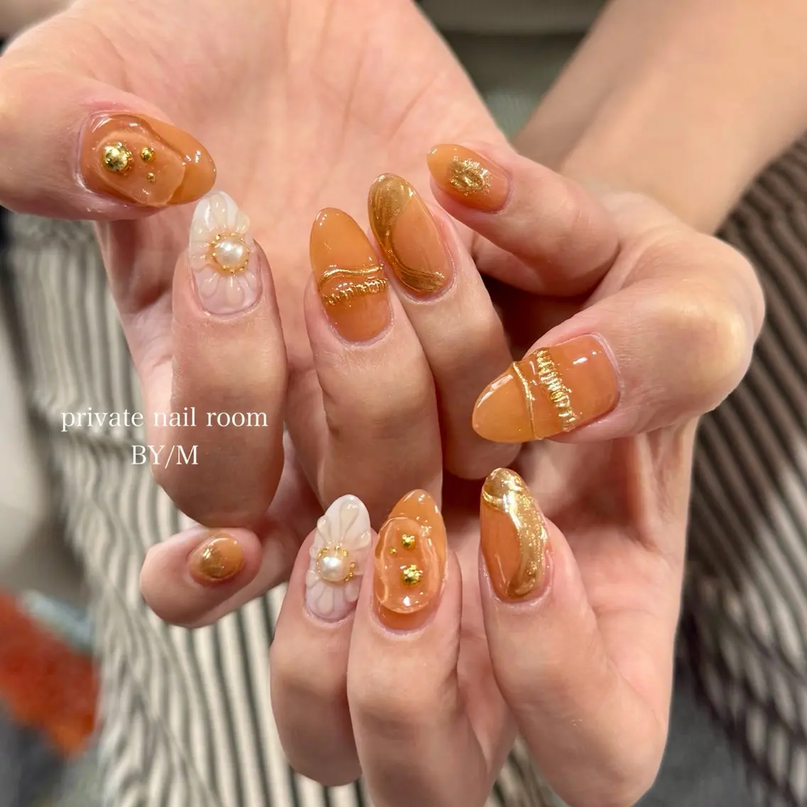 ネイル ゴールド ミラーネイル 持ち込み オレンジ BY / Mのネイルデザイン
