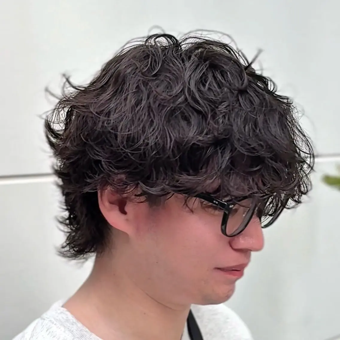 ショート パーマ メンズ メンズパーマ 波巻きパーマ メンズウルフカット ウルフカット カット パーマ メンズ特化美容師 / 篠谷祐輝のヘアスタイル