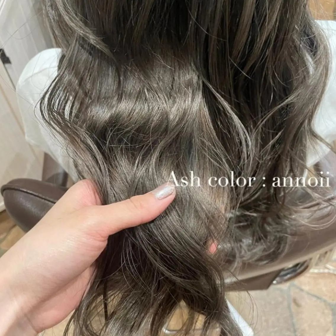 カラー ロング annoii _pomのヘアスタイル