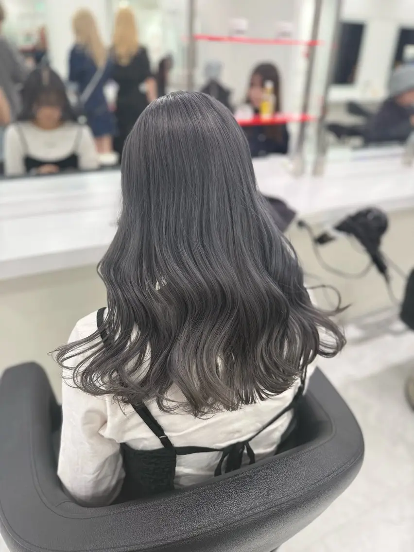 ロング カラー ラベンダー💜 グレージュ🩶のヘアスタイル