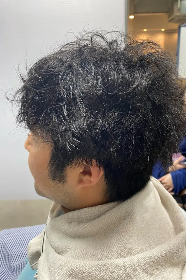 ミディアム 湯浅 俊貴のヘアスタイル