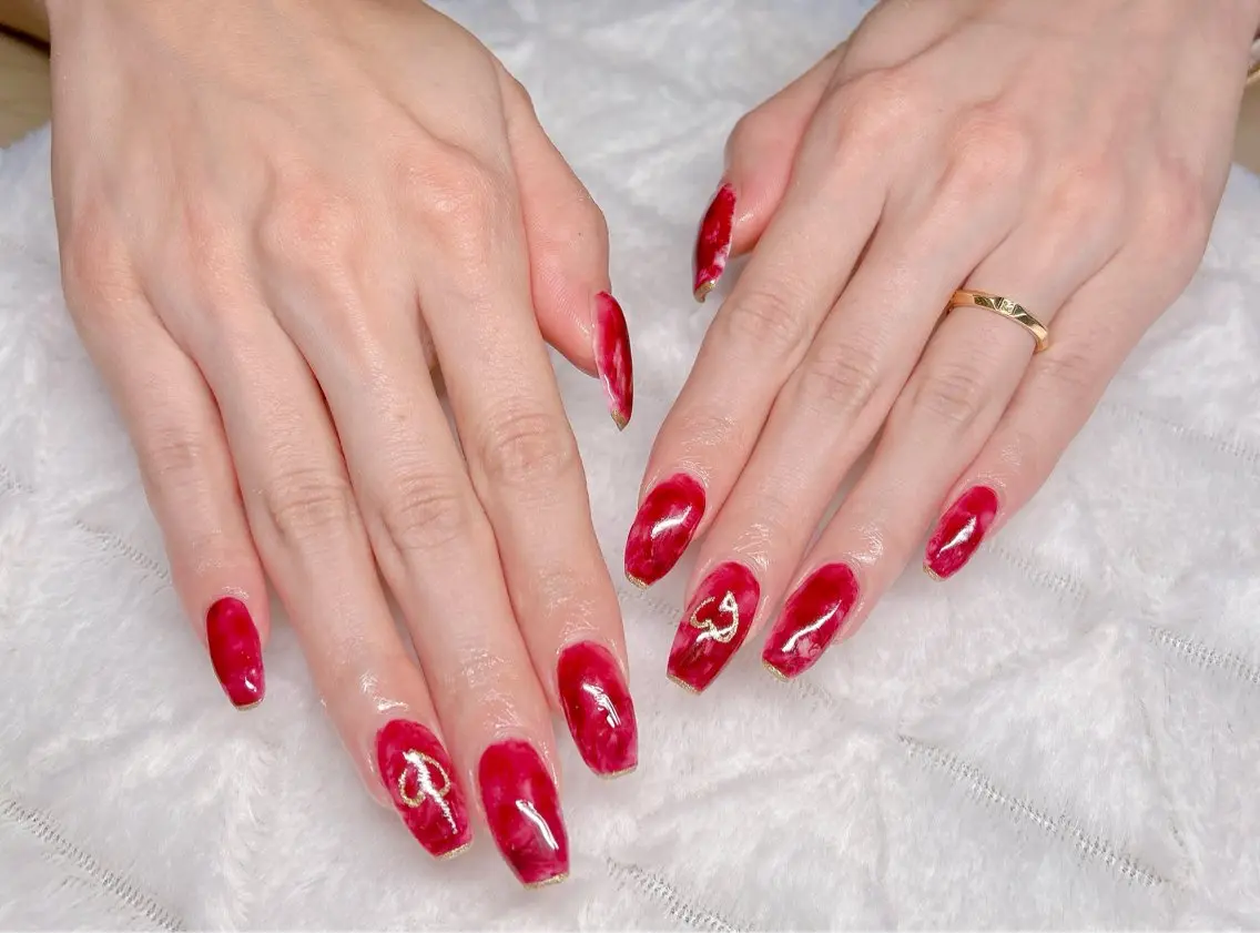 ネイル フレンチネイル ハート ニュアンスネイル 赤色 冬ネイル ハンドネイル ハンドケア kaenail 瑞江のネイルデザイン