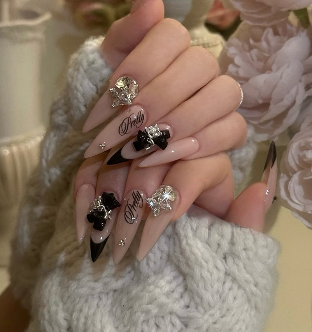 ネイル キラキラネイル 韓国ネイル ロングネイル マグネットネイル 持ち込み MONE PINK  NAILのネイルデザイン