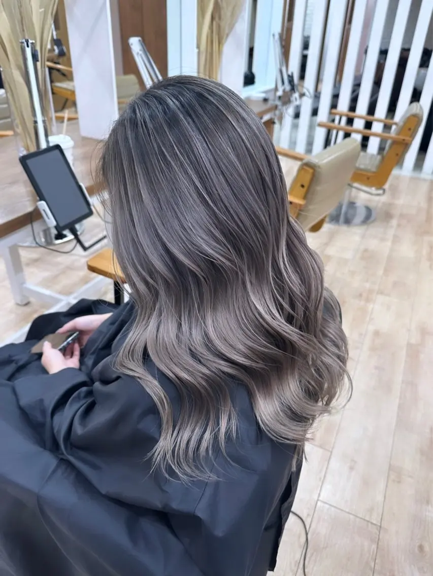【🩶shadowroots  color🩶】ブリーチ＋オンカラーの写真